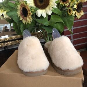 Ugg - Cream Fuzzy Slip-On Clog .. good condition